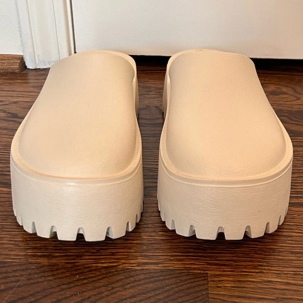 Target Wild Fable Brooke Clogs 6.5 - Picture 2 of 8